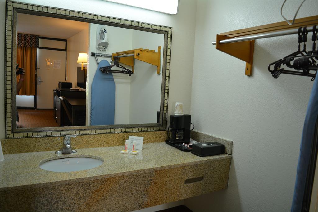 Days Inn By Wyndham Port Royal/Near Parris Island Экстерьер фото